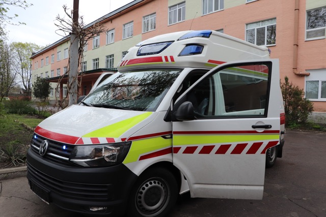 Міська дитяча лікарня в Олександрії отримала медичний автомобіль від британського міста Бат