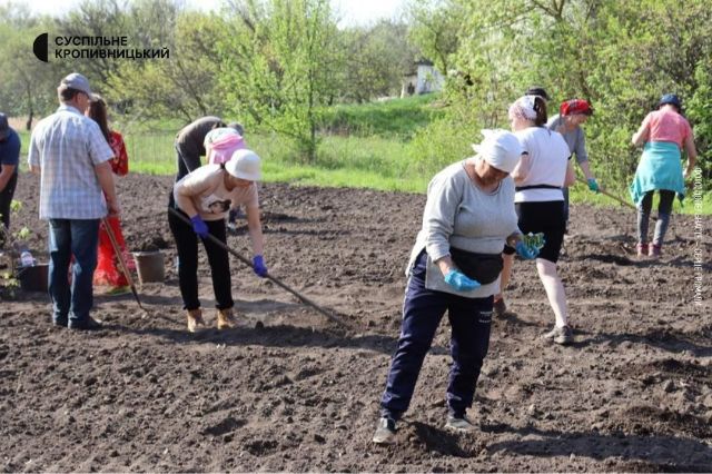 У Попельнастівській громаді Олександрійського району Кіровоградської області посадили понад гектар городу у межах проєкту «Сади перемоги»