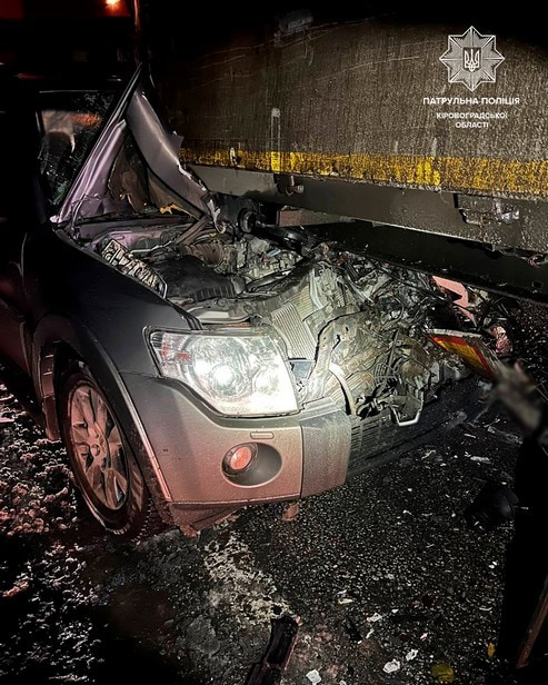 ДТП в Александрийском районе: внедорожник Mitsubishi Pajero въехал в грузовик