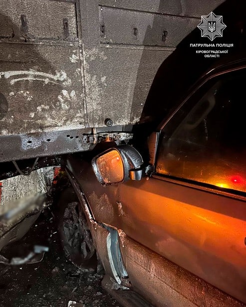 ДТП в Александрийском районе: внедорожник Mitsubishi Pajero въехал в грузовик