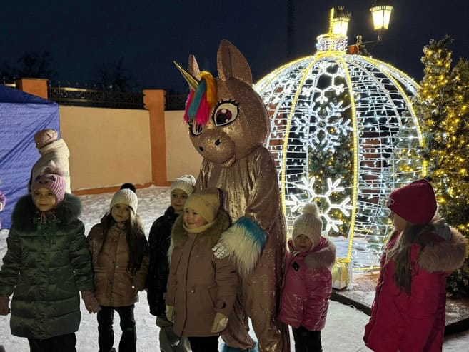 “Новорічний експрес бажань” в Олександрії: конкурси, танці та зустріч з казковими персонажами