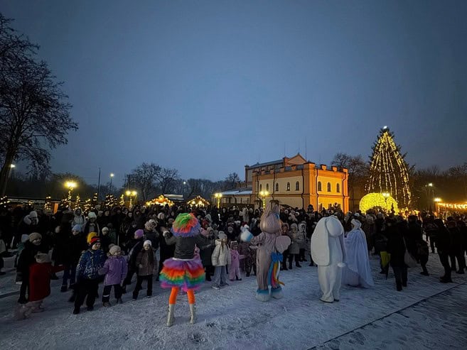 “Новорічний експрес бажань” в Олександрії: конкурси, танці та зустріч з казковими персонажами