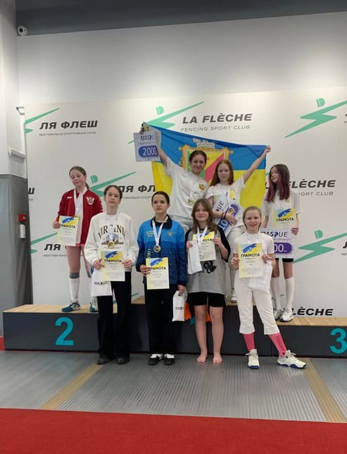 Фехтувальниці з Олександрії вибороли "золото" і дві "бронзи" на Всеукраїнському турнірі "Ля Флеш Cup" в Києві