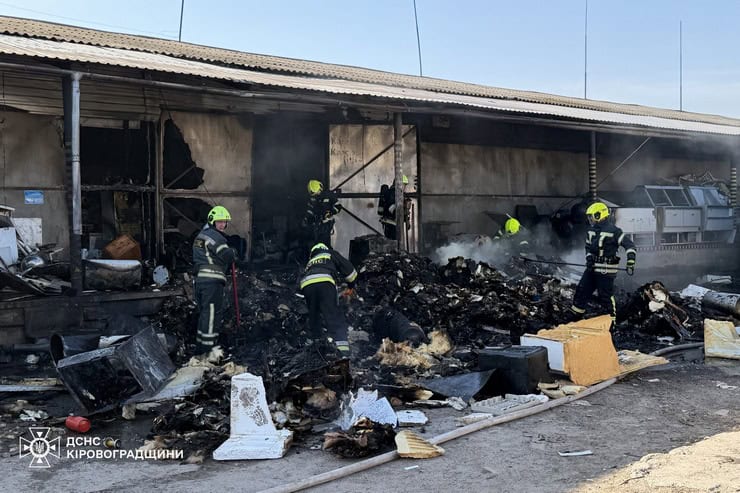 Дві пожежі в Олександрії: горів автомобіль та сміття