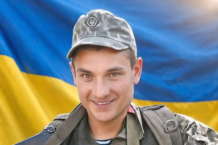 40-річний вчитель з Олександрії Артем Довгий загинув на Донеччині, захищаючи Україну