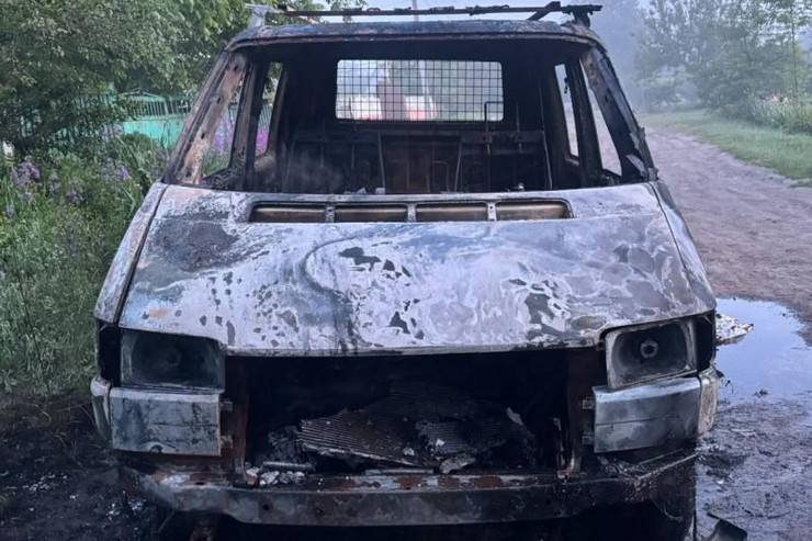 В Олександрійському районі згорів автомобіль для допомоги військовим: поліція підозрює підпал