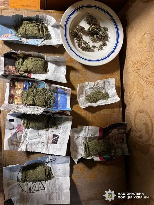 В Олександрії затримали злочинну групу, яка торгувала наркотиками: “бізнес” приносив 500 тисяч гривень на місяць