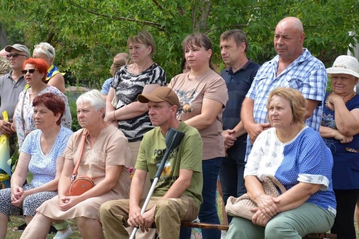В Олександрійському районі відкрили Стелу пам’яті добровольців: що символізує бронзовий орел