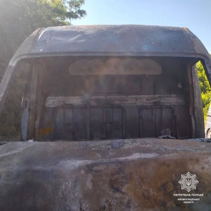 ДТП в Олександрійському районі: автомобіль Renault врізався у вантажівку і загорівся