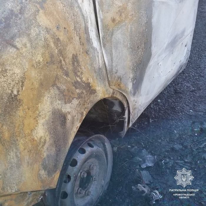 ДТП в Олександрійському районі: автомобіль Renault врізався у вантажівку і загорівся