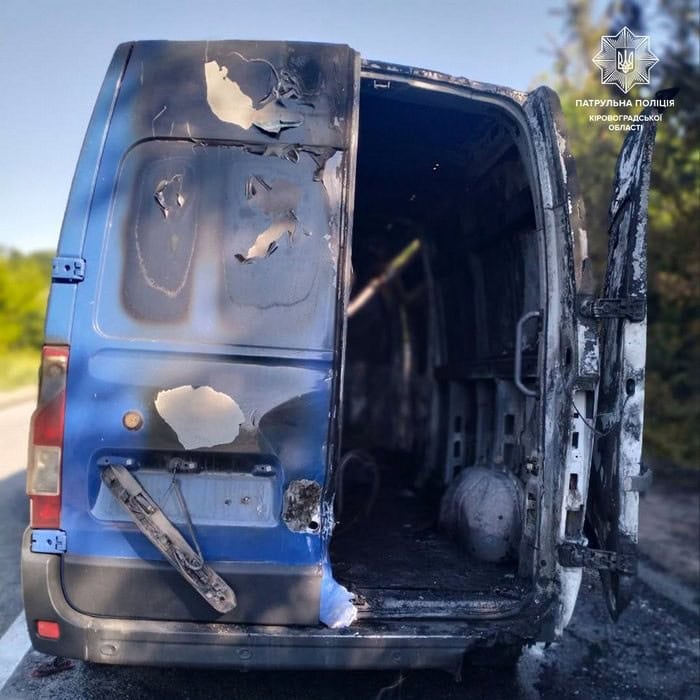 ДТП в Олександрійському районі: автомобіль Renault врізався у вантажівку і загорівся
