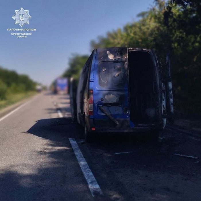 ДТП в Олександрійському районі: автомобіль Renault врізався у вантажівку і загорівся