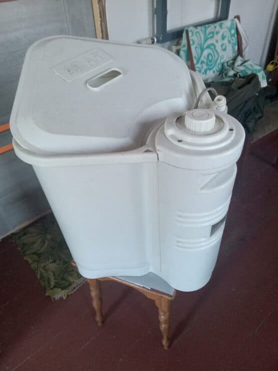 Продам пральну машину, газову плиту, балон