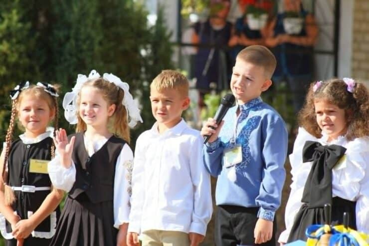Перший дзвінок в Олександрійській громаді: понад 7700 дітей розпочали навчання, серед них — 526 першокласників