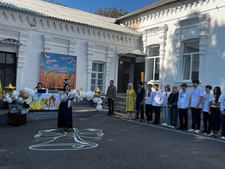 Перший дзвінок в Олександрійській громаді: понад 7700 дітей розпочали навчання, серед них — 526 першокласників