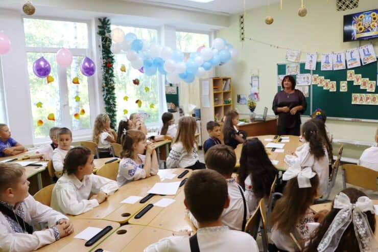 Перший дзвінок в Олександрійській громаді: понад 7700 дітей розпочали навчання, серед них — 526 першокласників